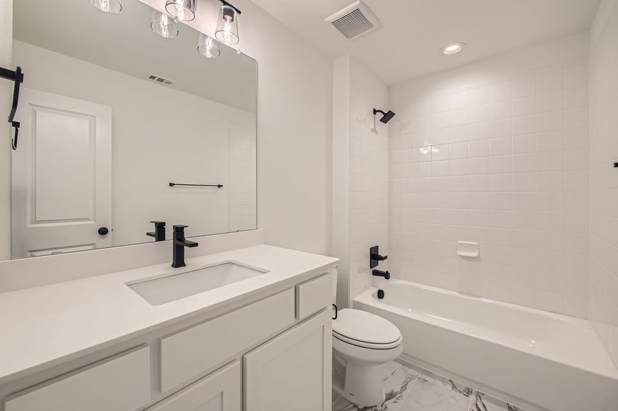 Plan 1566 Secondary Bathroom Representative Photo