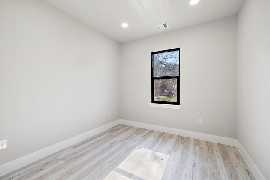 Please note: Photos shown are not of the actual homes but are of the same floorplan. Finishes and features may vary. Please note: Photos shown are not of the actual homes but are of the same floorplan. Finishes and features may vary.