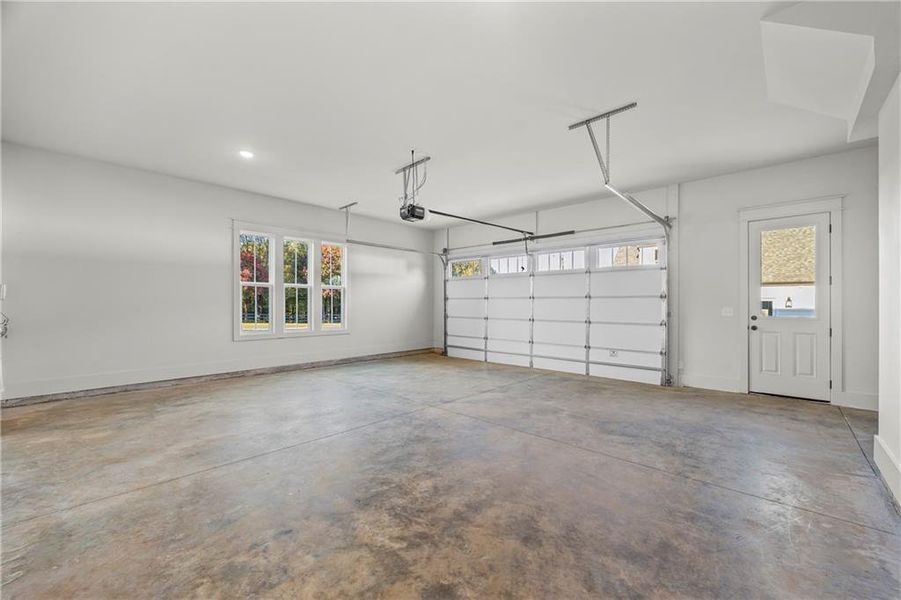 Spacious, unfurnished interior of a new home in , Monroe (Image 49).