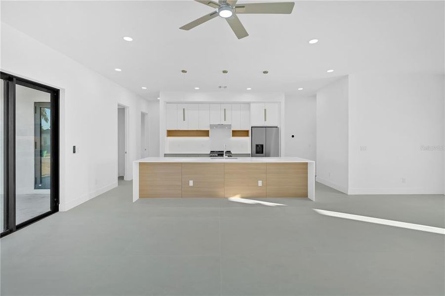 Spacious, unfurnished interior of a new home in , Port Charlotte (Image 40).