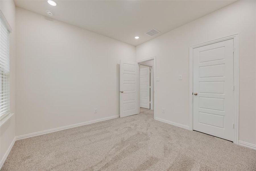 Spacious, unfurnished interior of a new home in Villages of Hurricane Creek, Anna (Image 22).