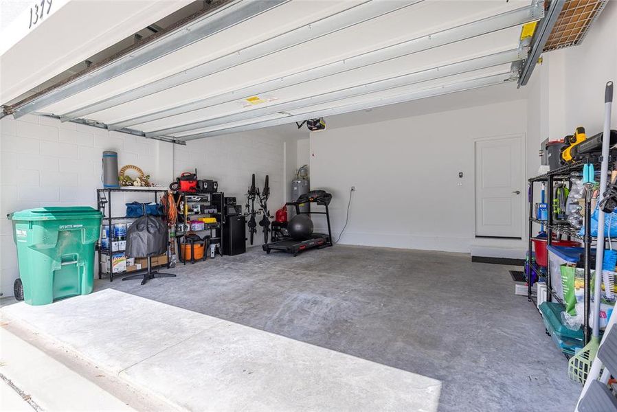 Spacious, unfurnished interior of a new home in Hickory Grove, Winter Springs (Image 22).