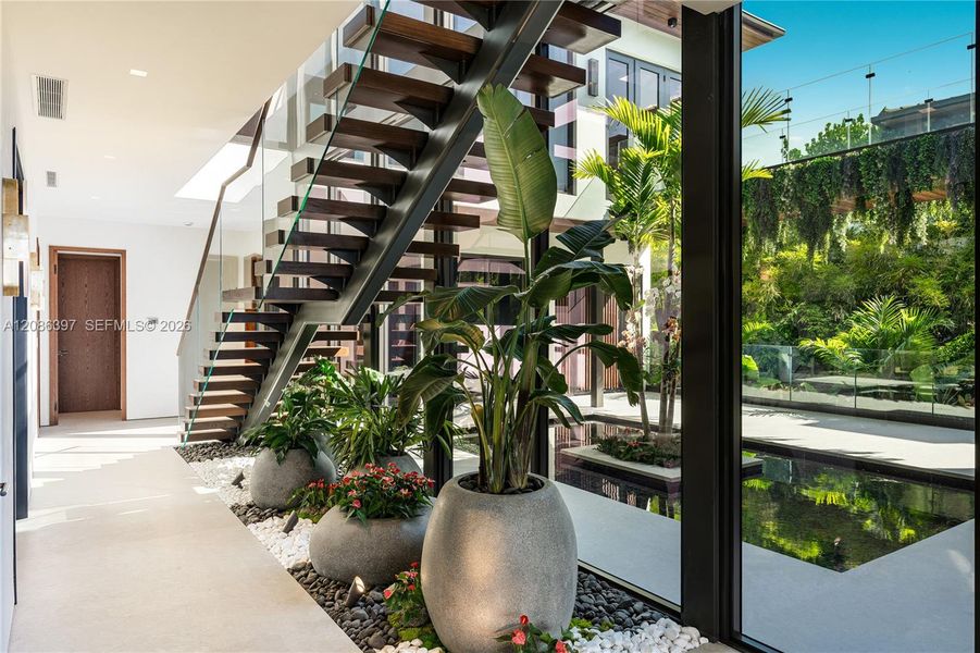 Condo located in Miami Beach, FL showcasing its design and architecture (Image 3).