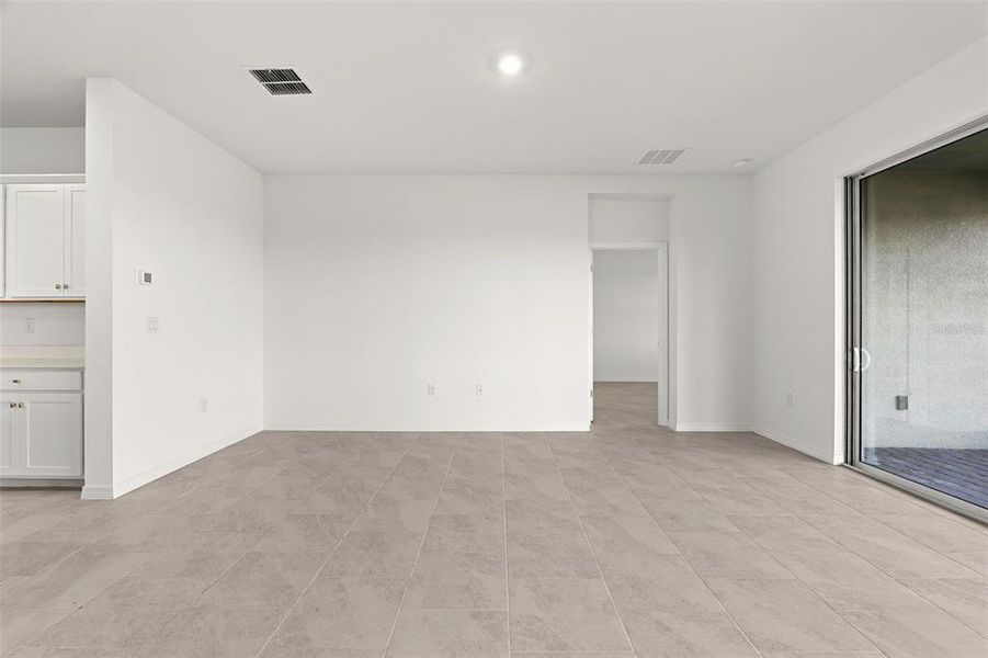 Spacious, unfurnished interior of a new home in Rye Ranch, Parrish (Image 53).