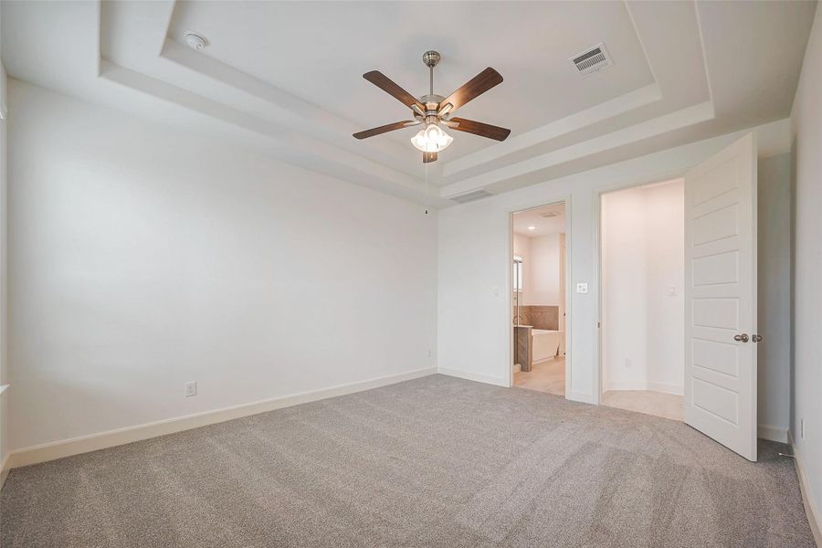 Spacious, unfurnished interior of a new home in Lago Mar, Texas City (Image 17). Spacious, unfurnished interior of a new home in Lago Mar, Texas City (Image 17).