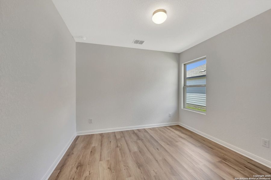 Spacious, unfurnished interior of a new home in Greenspoint Heights, Seguin (Image 25).