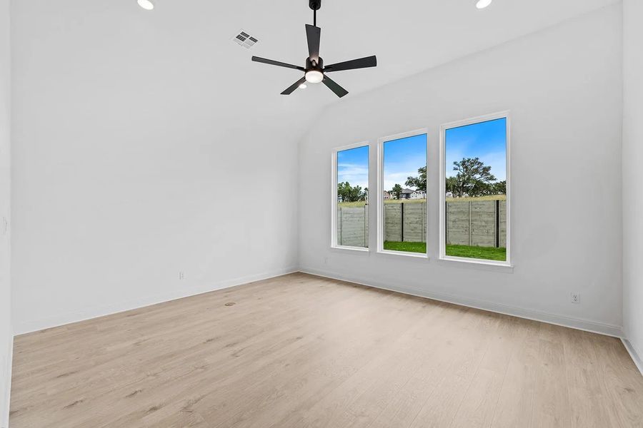 Spacious, unfurnished interior of a new home in Wolf Ranch West Bend - 70', Georgetown (Image 17).
