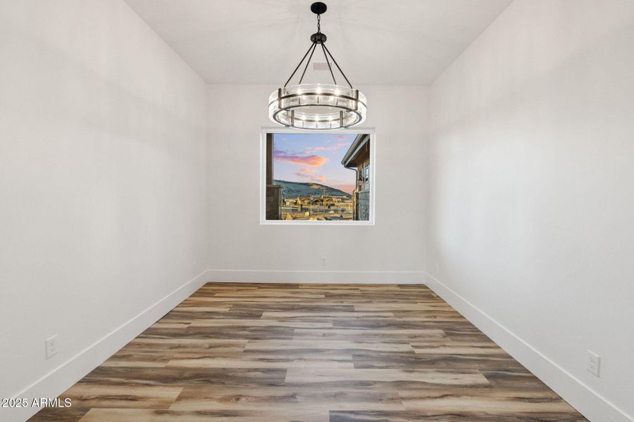 25-Dining Room 1 25-Dining Room 1