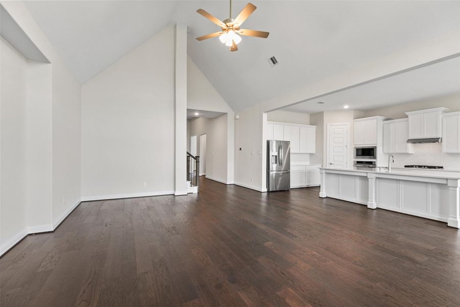 Spacious, unfurnished interior of a new home in Brookewater, Rosenberg (Image 22).