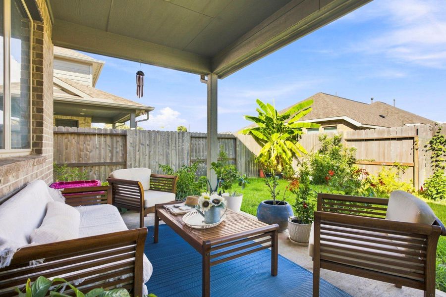 Exterior details and patio area of a home in Sienna 40', Missouri City (Image 28).
