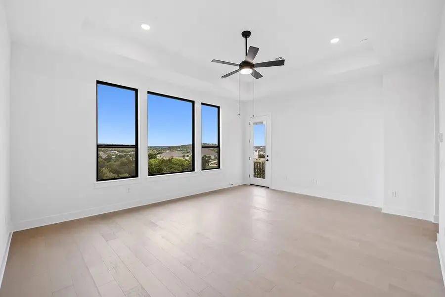 Lynmar II C primary suite