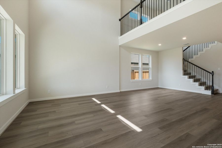 Spacious, unfurnished interior of a new home in Foxbrook, Cibolo (Image 12).