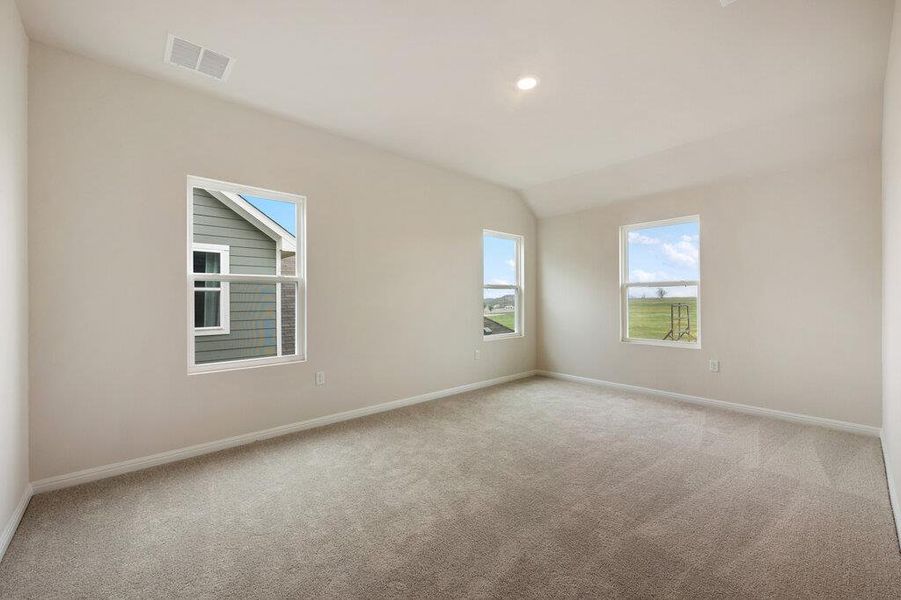 Spacious, unfurnished interior of a new home in Covered Bridge, Hutto (Image 34).