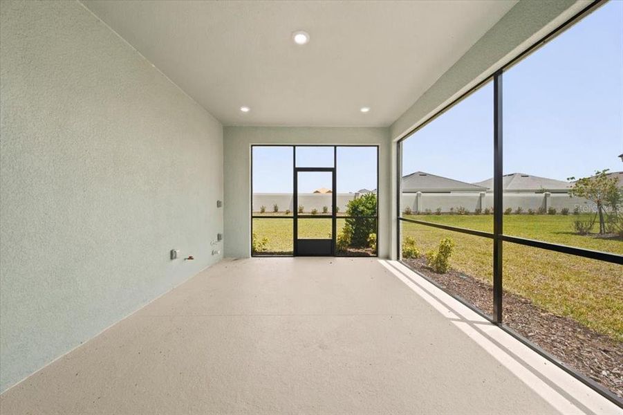 Exterior details and patio area of a home in , Palmetto (Image 4).