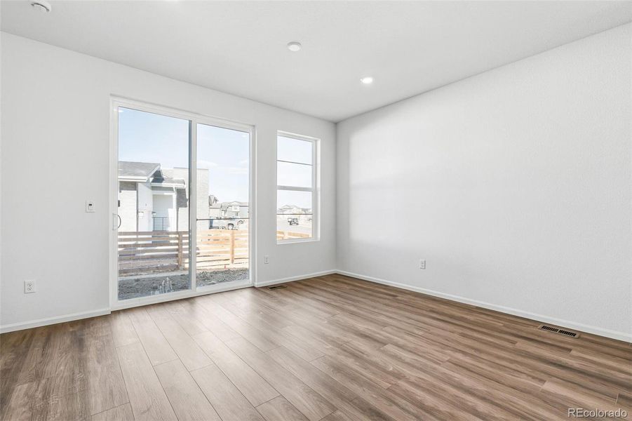 Spacious, unfurnished interior of a new home in Legato, Commerce City (Image 26).