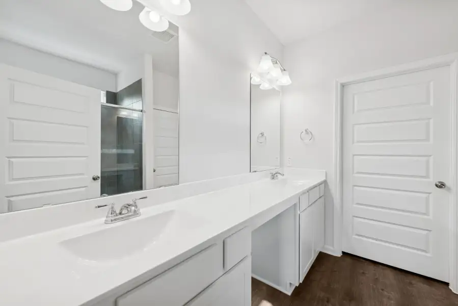 Furnished interior view inside a new home in Sierra Vista, Rosharon (Image 9).