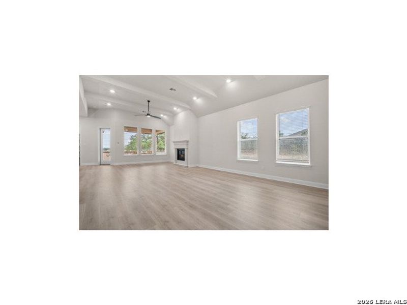 Spacious, unfurnished interior of a new home in Cibolo Crossing, Universal City (Image 8). Spacious, unfurnished interior of a new home in Cibolo Crossing, Universal City (Image 8).