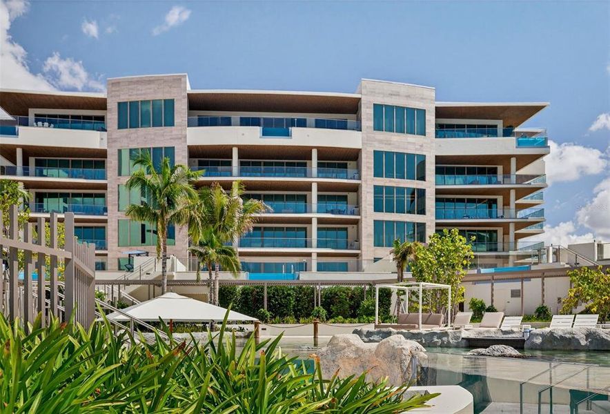 Condo located in Longboat Key, FL showcasing its design and architecture (Image 33).