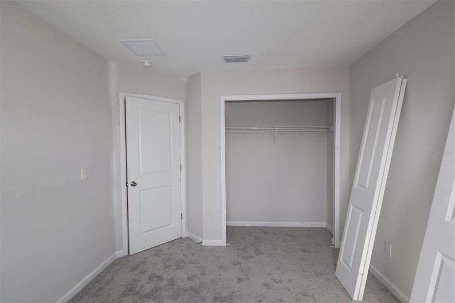 Spacious, unfurnished interior of a new home in Tyson Ranch, Orlando (Image 9).