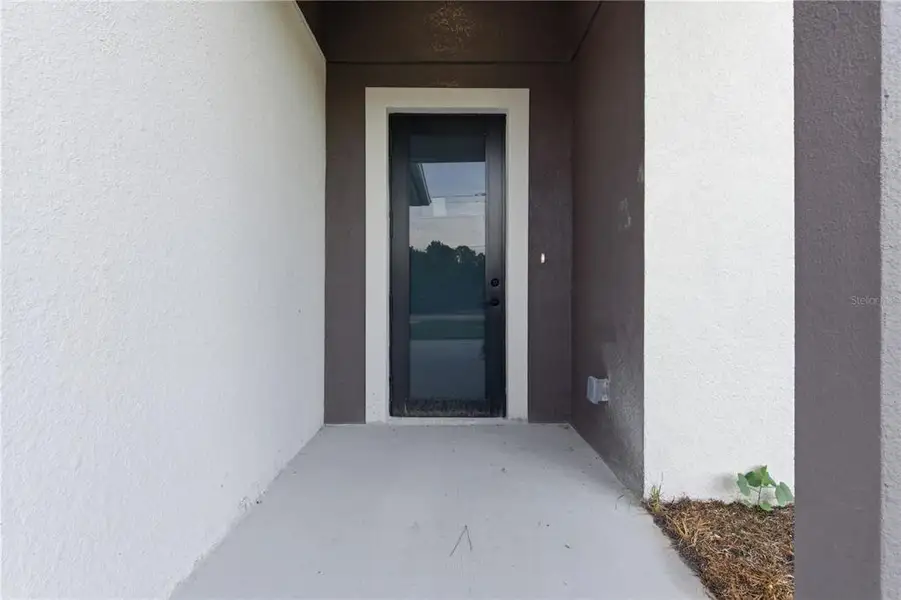 Exterior details and patio area of a home in , Lehigh Acres (Image 3).