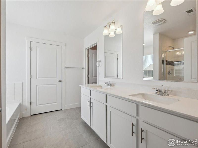 Furnished interior view inside a new home in Vantage, Berthoud (Image 8).