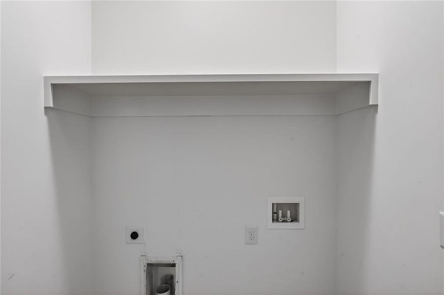Spacious, unfurnished interior of a new home in , Roswell (Image 62).