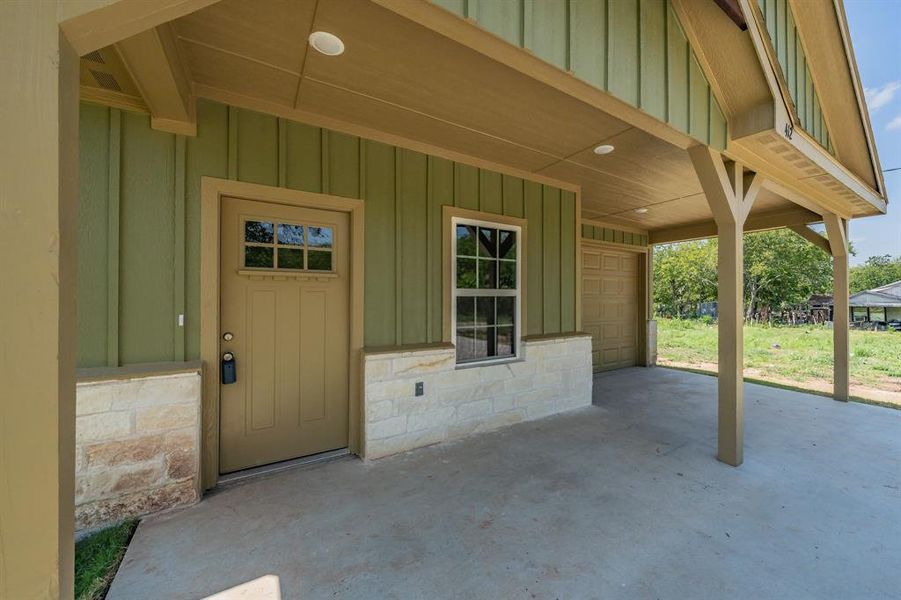 Exterior details and patio area of a home in , Hillsboro (Image 4).