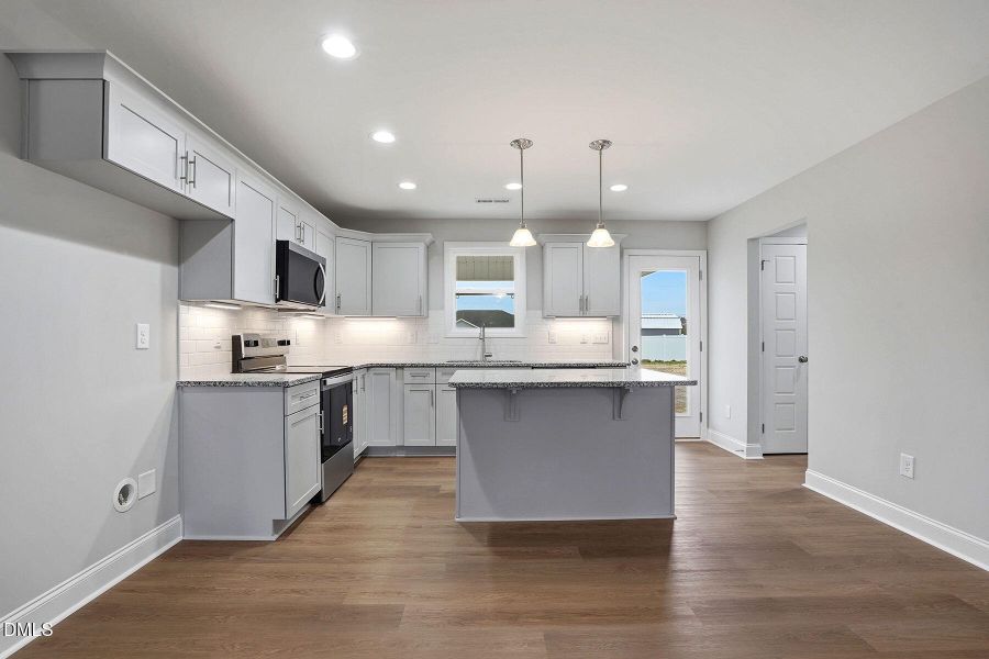 17-web-or-mls-244 Rae St-109