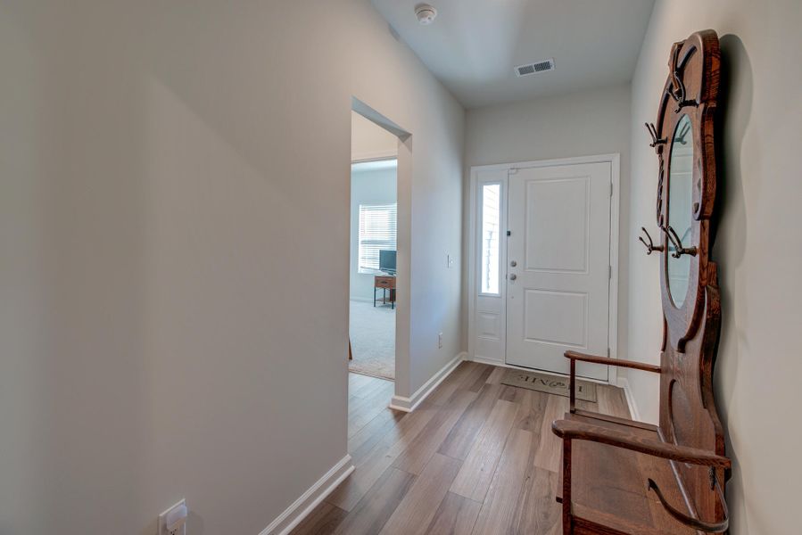 Spacious, unfurnished interior of a new home in , Bonneau (Image 20).