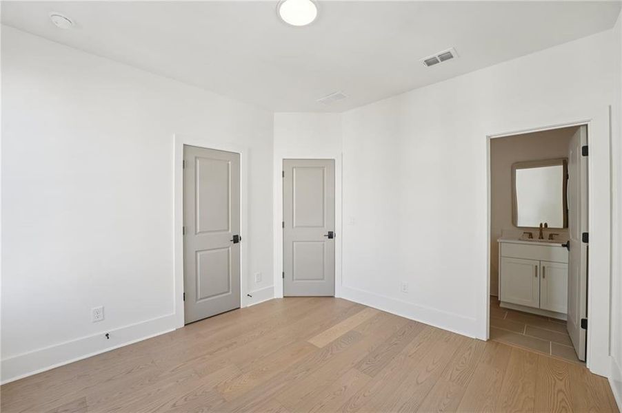 Spacious, unfurnished interior of a new home in Park Walke, Alpharetta (Image 41).