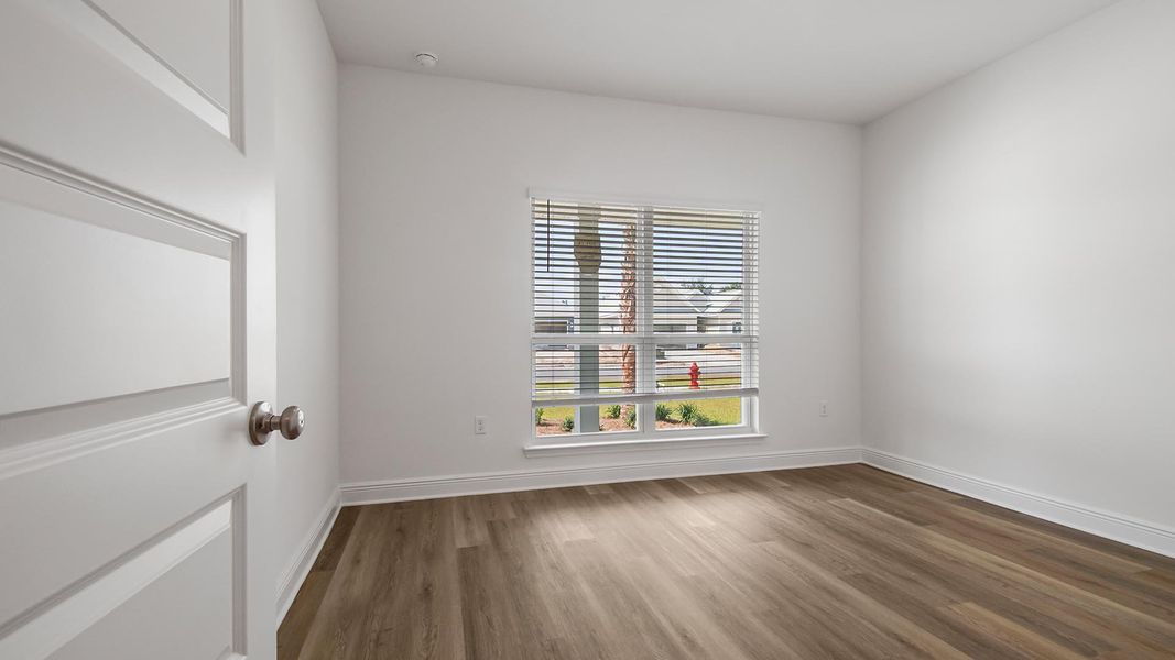 Spacious, unfurnished interior of a new home in Caballeros Estates At Hombre, Panama City Beach (Image 28).