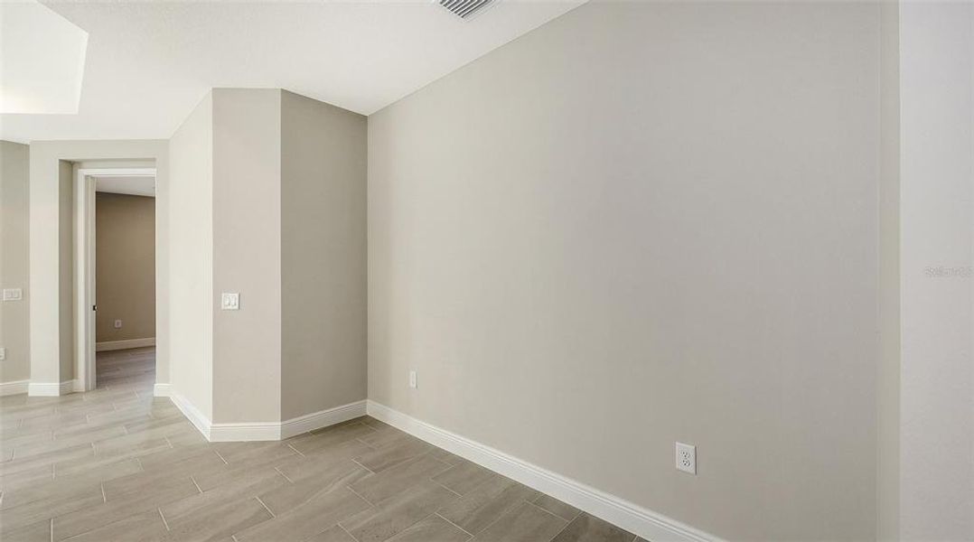 Spacious, unfurnished interior of a new home in , Venice (Image 27).