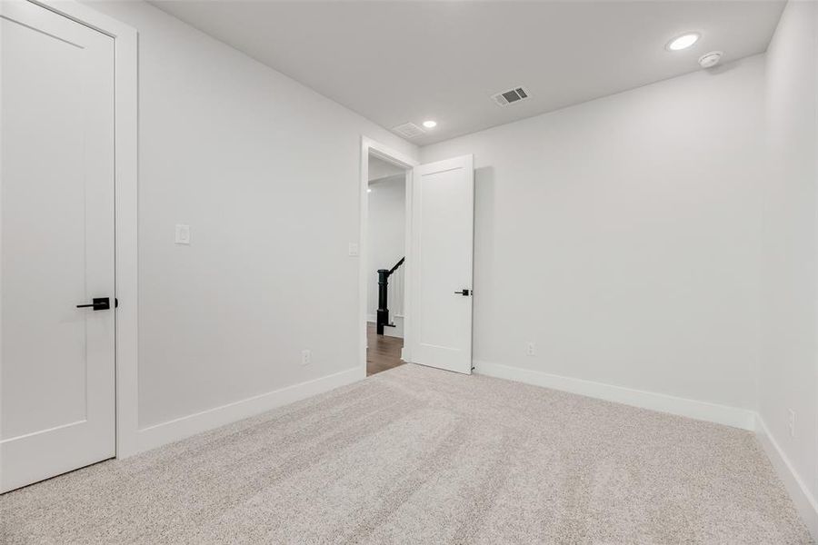 Spacious, unfurnished interior of a new home in Collin Creek, Plano (Image 14).