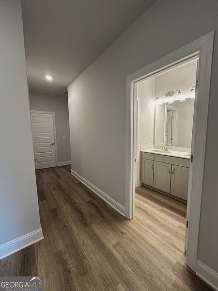 Spacious, unfurnished interior of a new home in Mirror Lake at South Harbour, Villa Rica (Image 22).