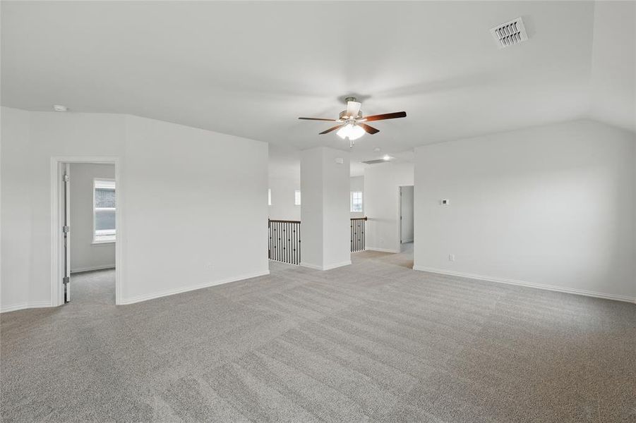 Spacious, unfurnished interior of a new home in Bel Air Village, Sherman (Image 31).