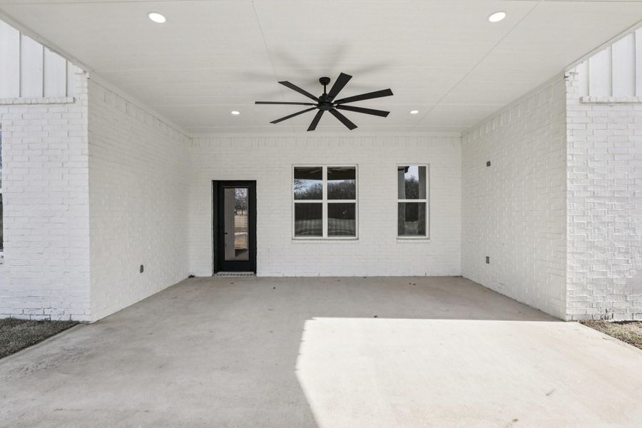 Exterior details and patio area of a home in , Pottsboro (Image 3).