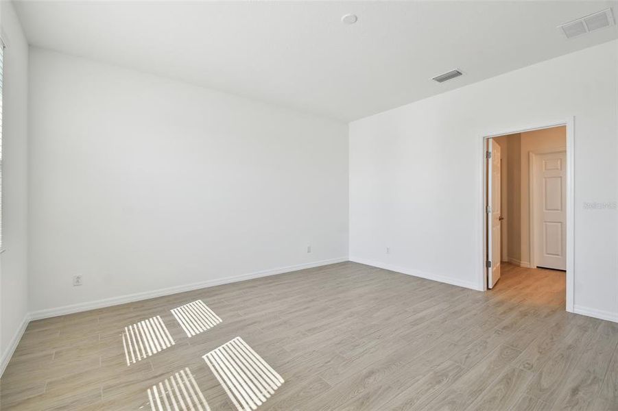 Spacious, unfurnished interior of a new home in Sweetwater at Lakewood Ranch, Lakewood Ranch (Image 25).