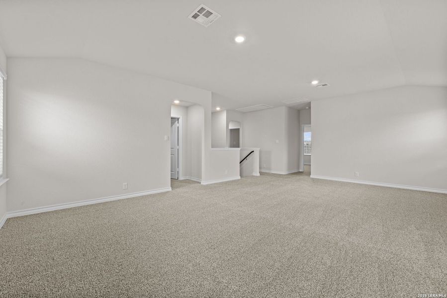 Spacious, unfurnished interior of a new home in Redbird Ranch, San Antonio (Image 11).
