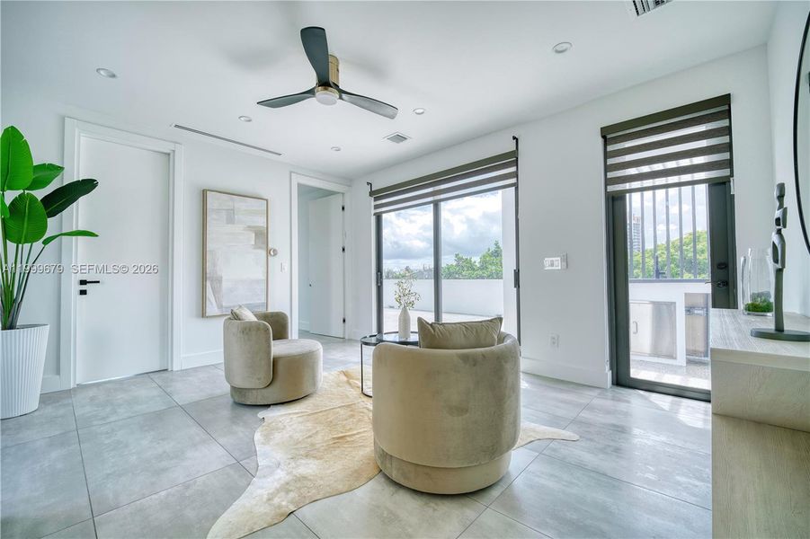 Furnished interior view inside a new home in , Fort Lauderdale (Image 13).