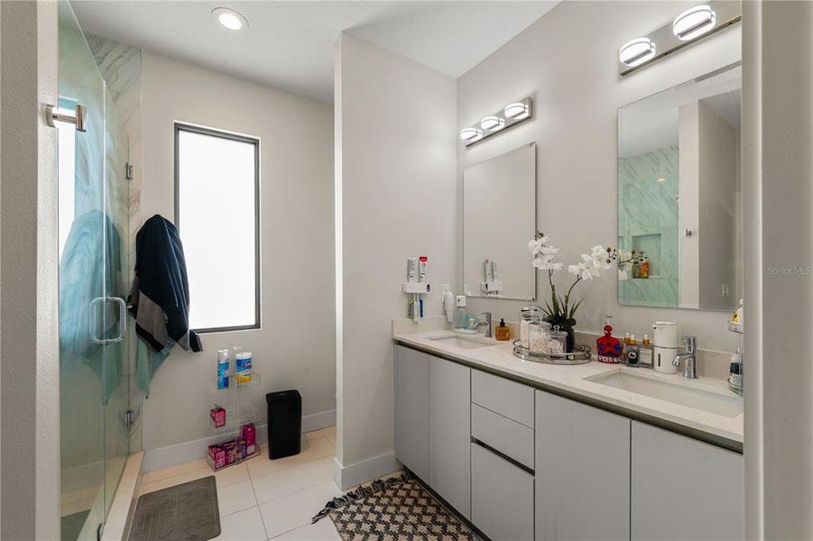 Furnished interior view inside a new home in , Tampa (Image 5).