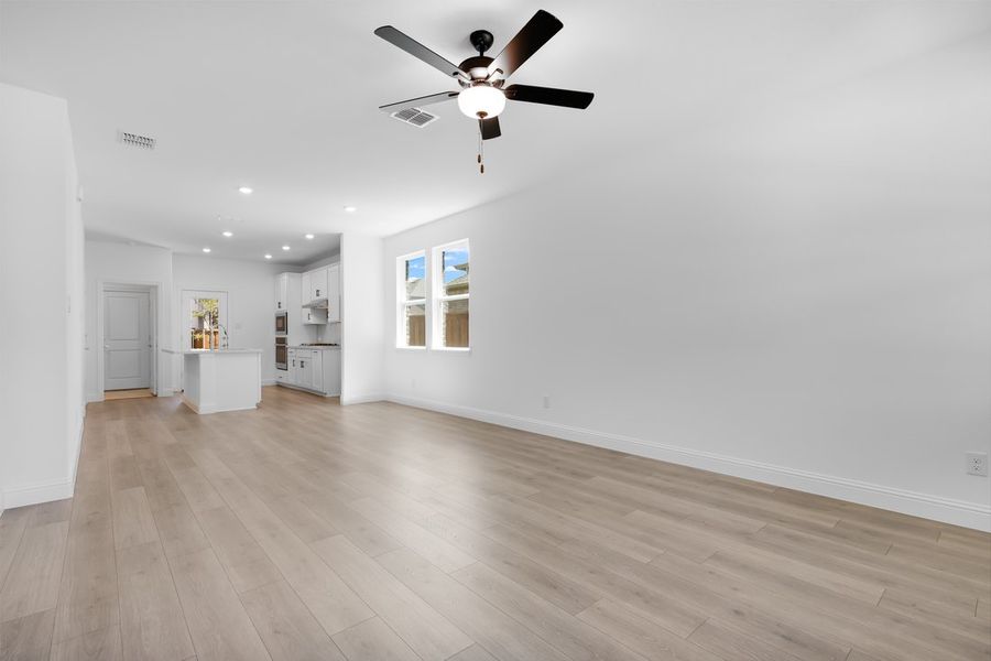 Spacious, unfurnished interior of a new home in Cross Creek Meadows, Celina (Image 9).