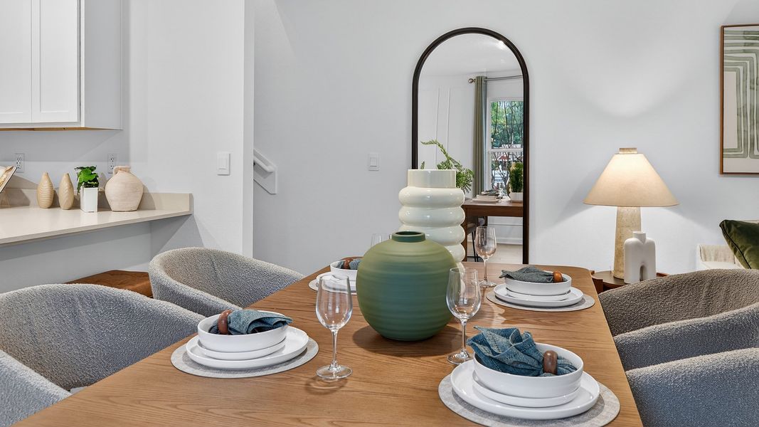 Representative interior finishes for a home built from the Carson by D.R. Horton in Hansen Creek, Jacksonville (Image 19).