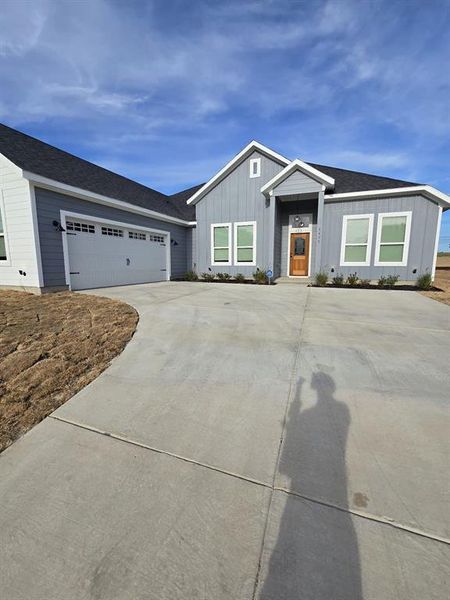 Ranch-style house featuring a garage