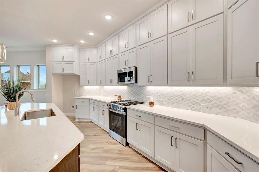 Furnished interior view inside a new home in Myrtle Creek, Waxahachie (Image 10).