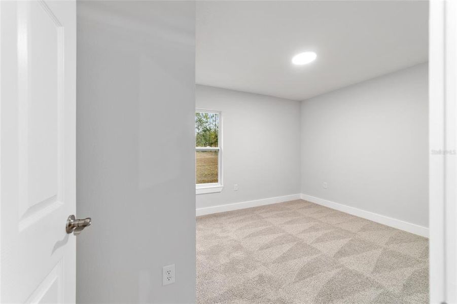 Spacious, unfurnished interior of a new home in , Dunnellon (Image 33).