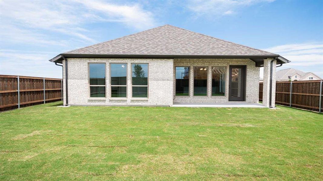 Exterior details and patio area of a home in Meraki, Forney (Image 3).