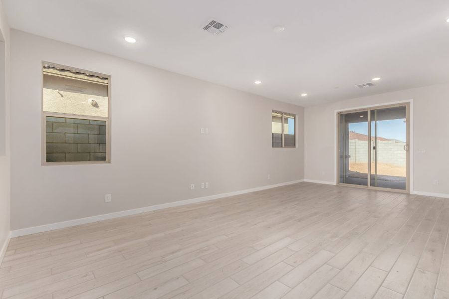 Spacious, unfurnished interior of a new home in Sunrise, Surprise (Image 12).