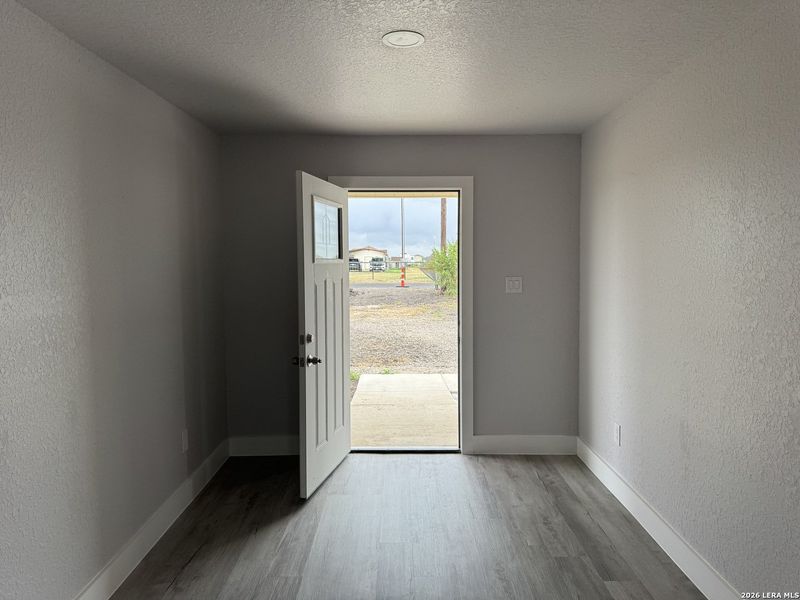 Spacious, unfurnished interior of a new home in , Natalia (Image 25).
