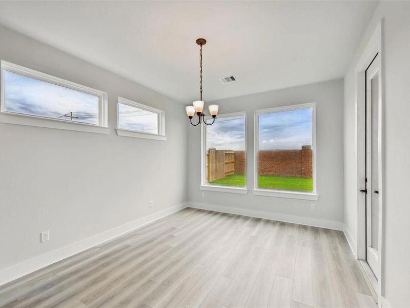 Spacious, unfurnished interior of a new home in Lago Mar, Texas City (Image 20).
