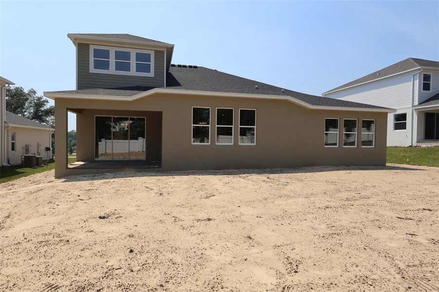 Exterior details and patio area of a home in Wolf Lake Ranch, Apopka (Image 9).
